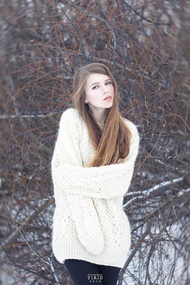 Девушка в зимнем свитере