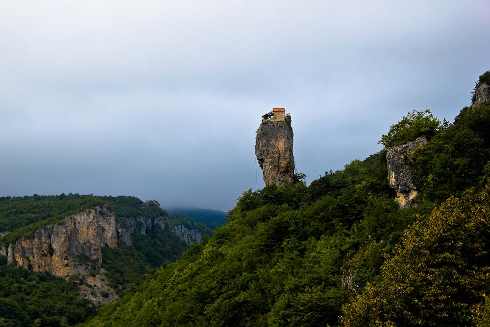 Кацхи столп осенью