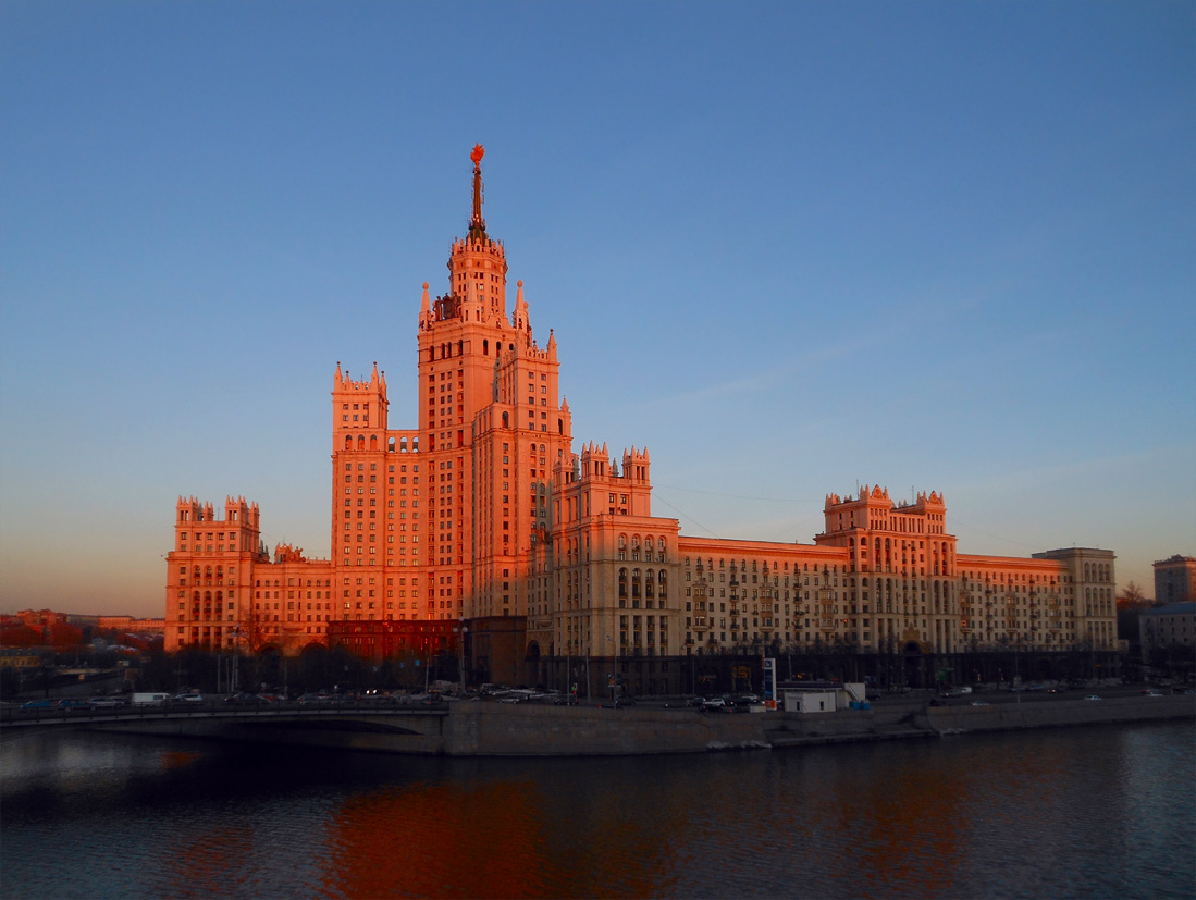 Дом на котельнической набережной в москве. Котельническая набережная. Фотографии Котельнической набережной в Москве. Дом на Котельнической. Высотка на котельной набережной.