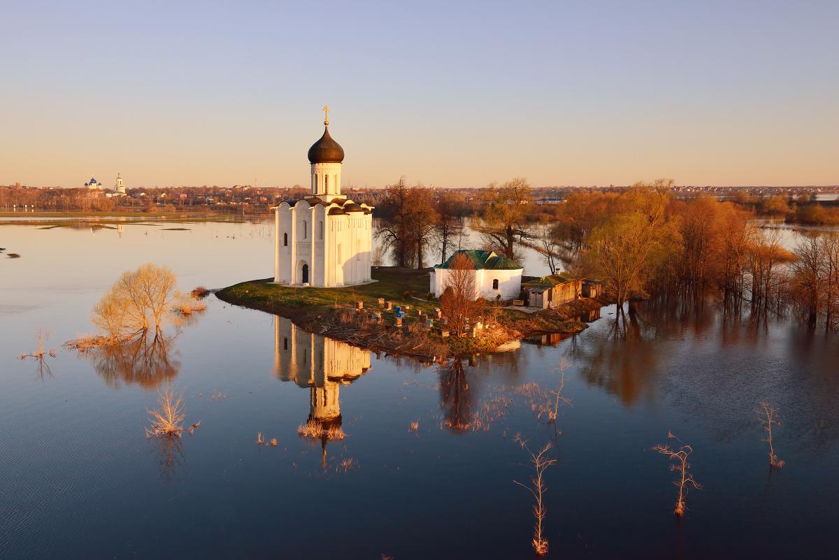 Храм Покрова на Нерли разлив