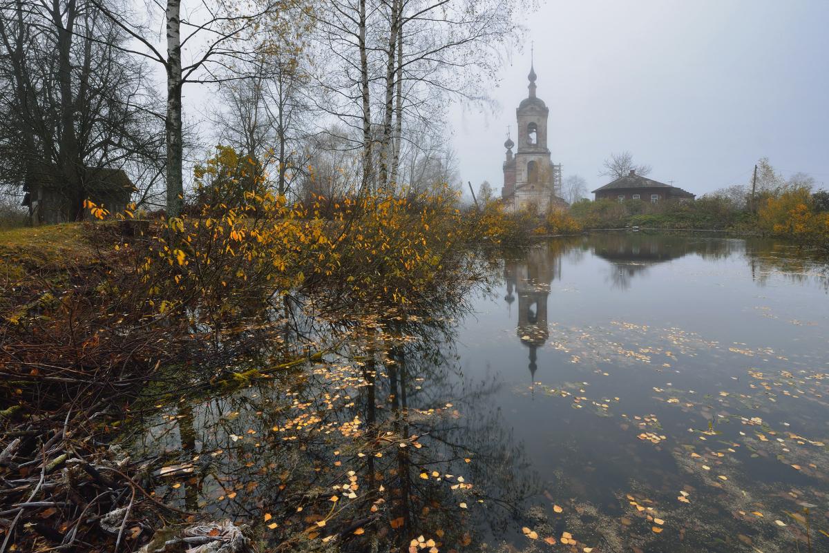 Осень в деревне храм