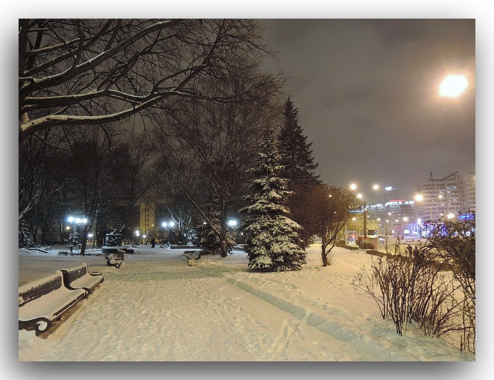 Сегодня снег вечером будет. Снег в Минске. Снег падает в Минск. Картинки снег над Минском.