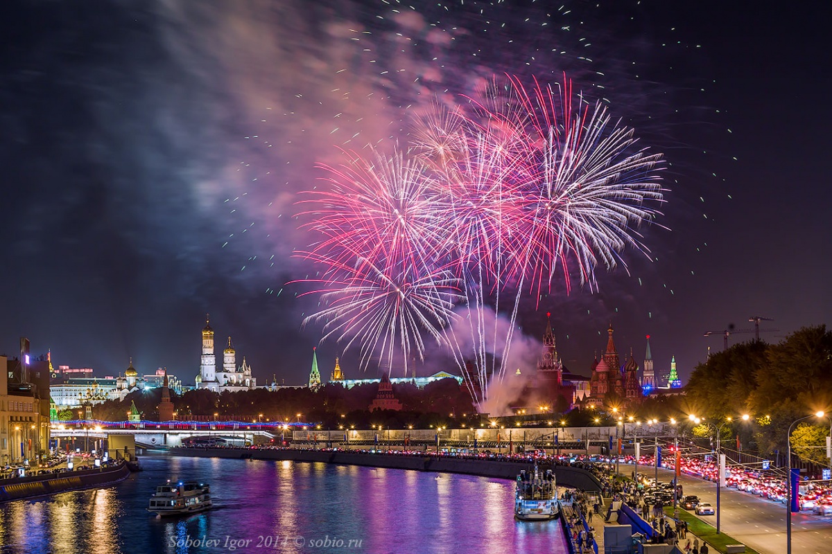 салюты в день москвы