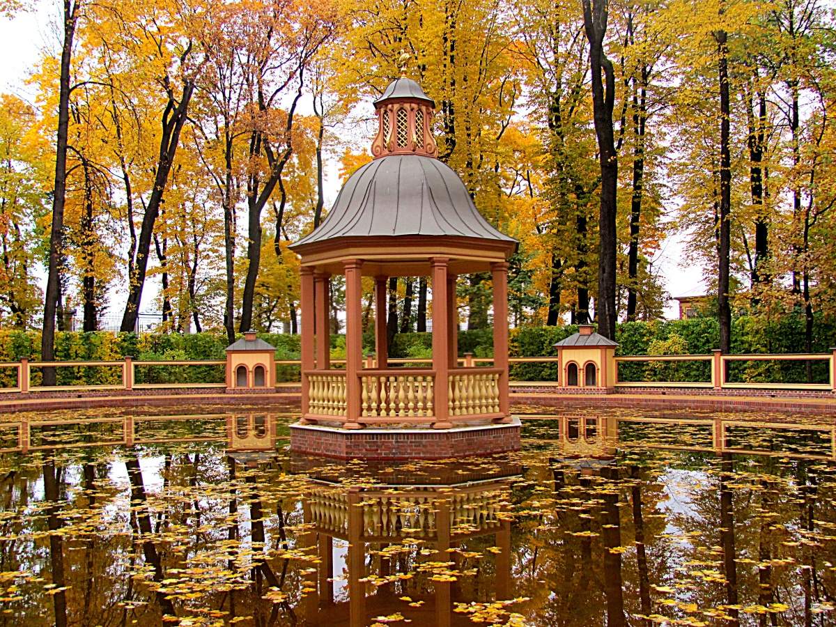 Летний сад в Санкт-Петербурге осенью