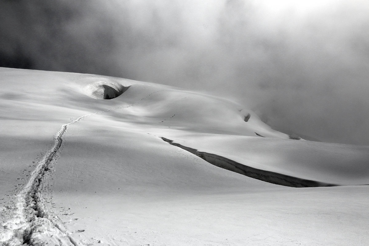 Трещины на снегу. Фотоклуб Алтай.