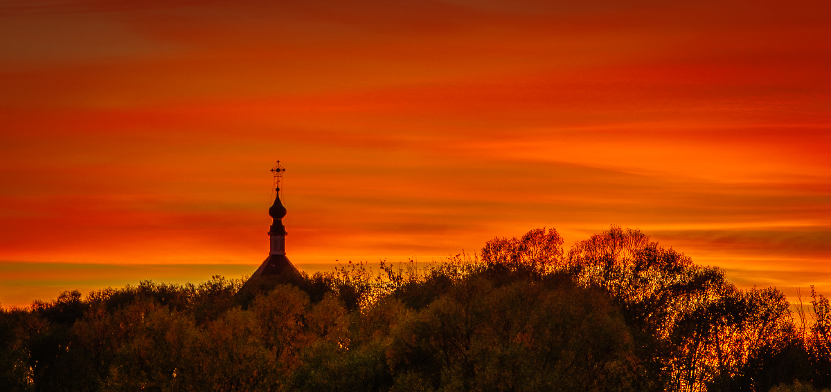 Церковь на закате