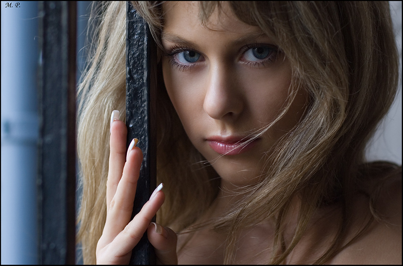 Номера девушек. Девушки автосалонов. Девочку пожалуйста. Девушку пожалуйста номер телефона. Найди девушку.