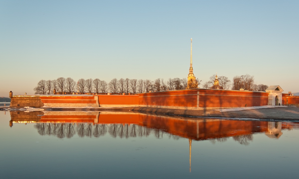 Петропавловская крепость в Санкт Петербурге осенью