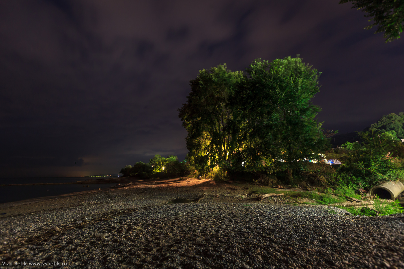 Гагра берег ночью
