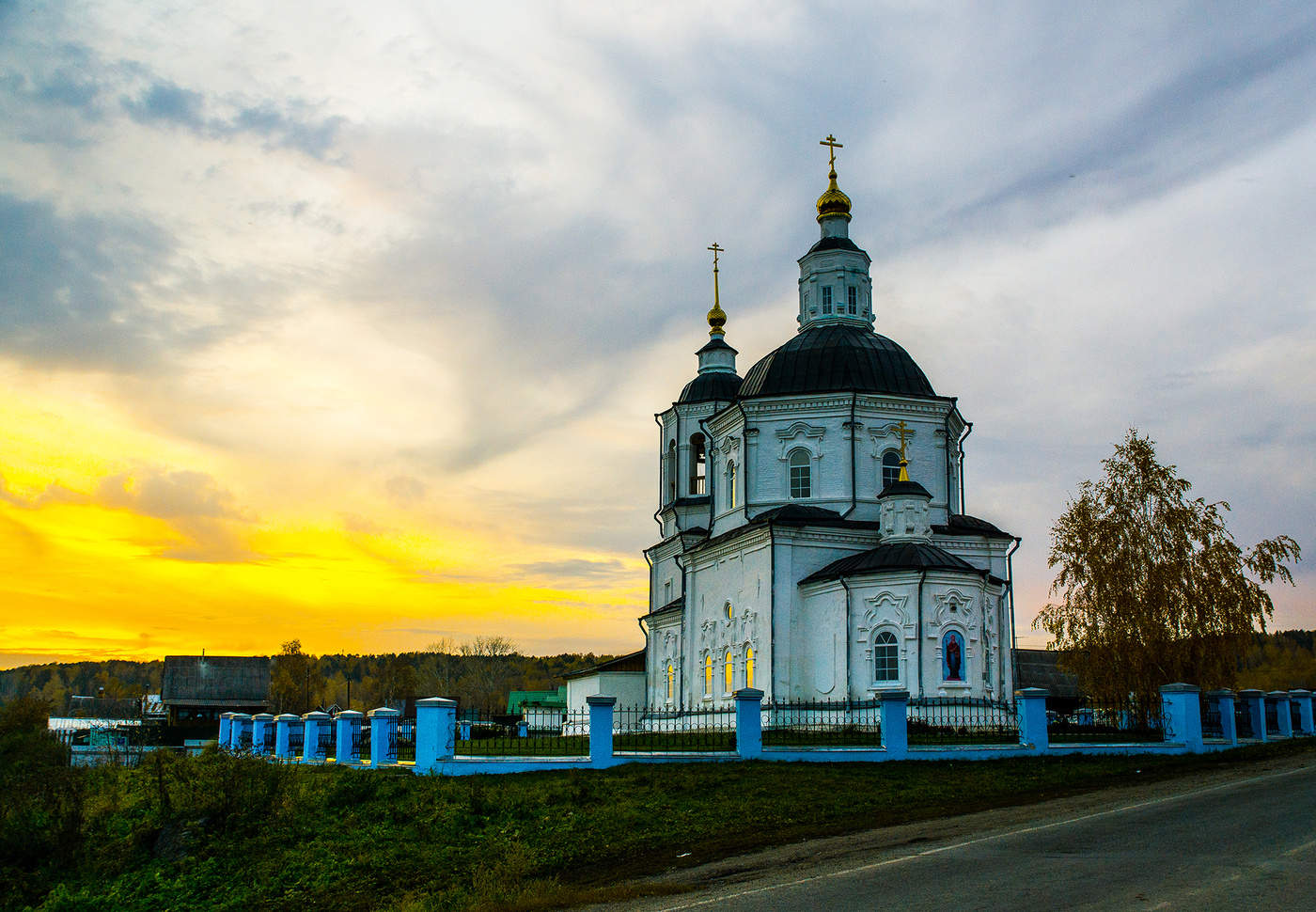 Церковь Спаса Нерукотворного осенью