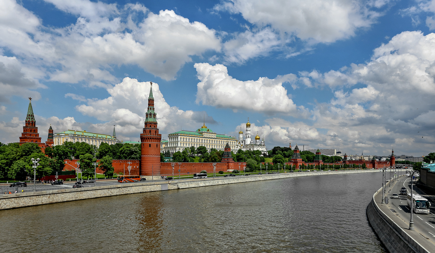The kremlin is the heart. Кремль. Сердце Москвы. Москва летом. Москва в июне. Летняя Москва.