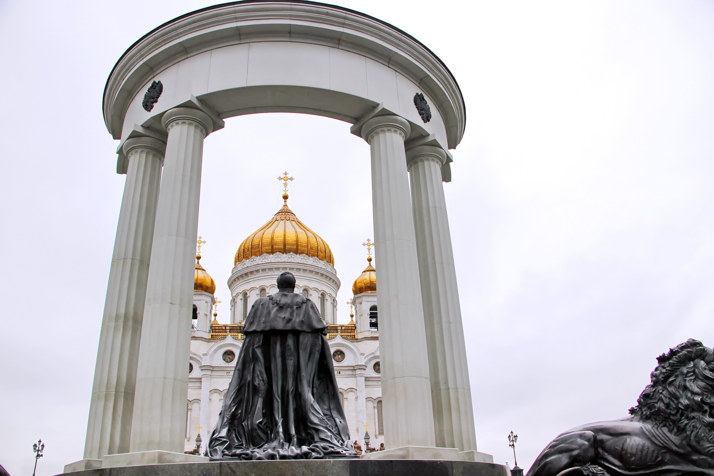 памятник александру 2 в москве у храма христа спасителя