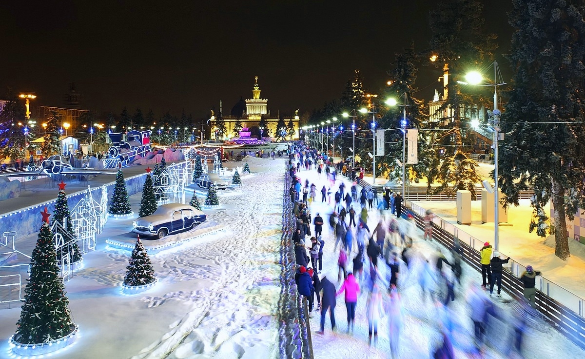 Москва куда сходить зимой. Каток большой Ростов-на-Дону. Большой каток РНД. Каток в России. Самый большой каток.