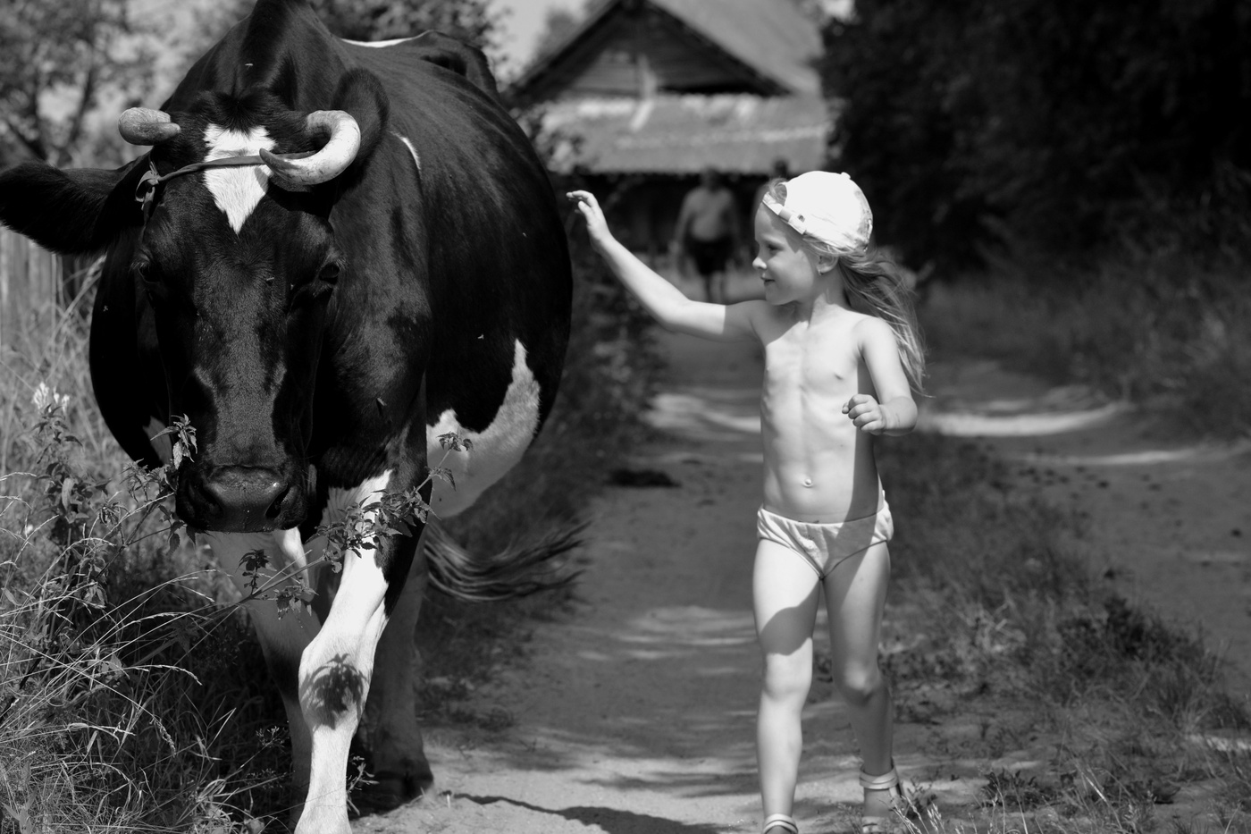 Девушка корова