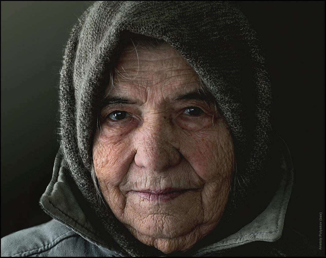 Со старыми дамами. Портрет пожилой женщины. Фотопортреты пожилых. Бабушка фотопортрет. Портрет пожилого человека.