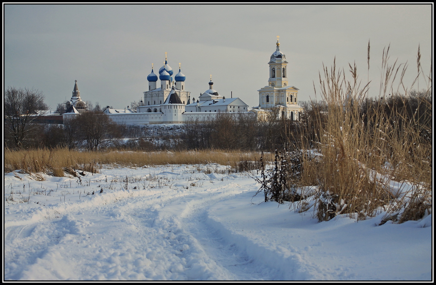 Высоцкий мужской монастырь зимой