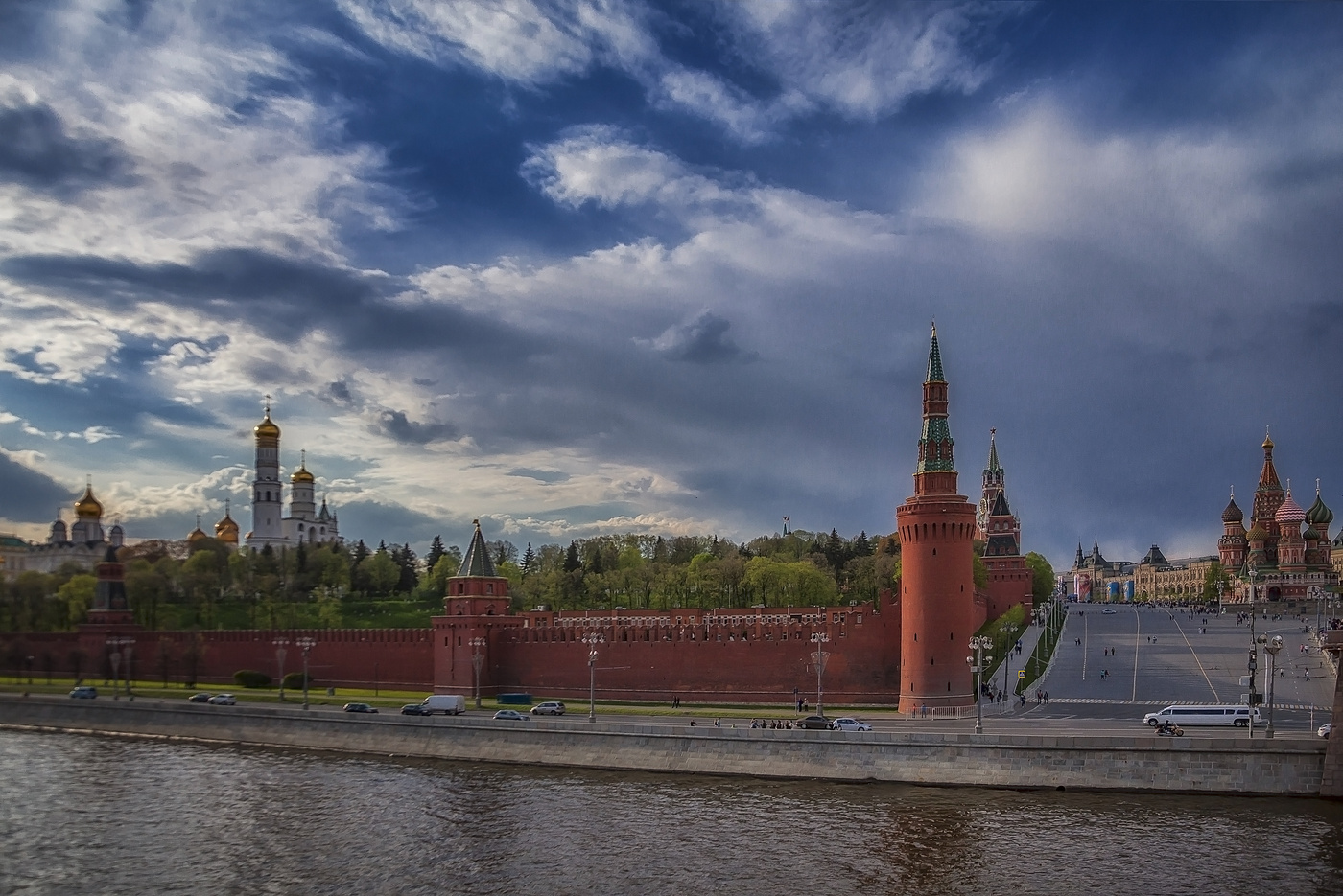 Кремлевская набережная Москва