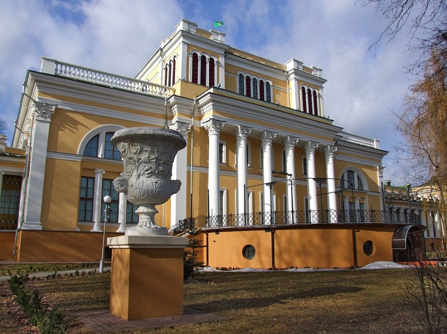 Дворец румянцевых и паскевичей в гомеле. Дворец Румянцевых - Паскевичей. Дворец Румянцева Паскевича в Гомеле. Гомельский дворцово-парковый ансамбль Румянцевых-Паскевичей. Парк Румянцевых Паскевичей в Гомеле.