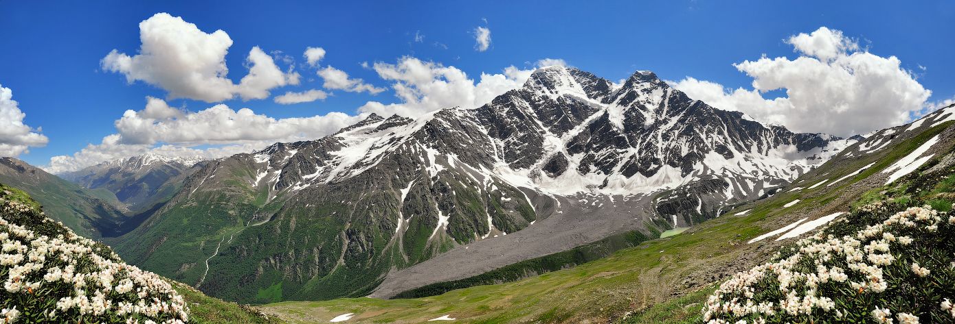 Панорама кавказских гор