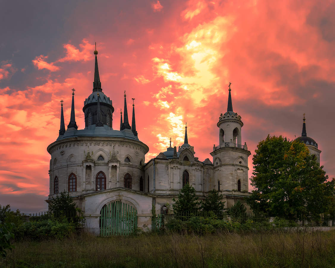 Псевдоготическая Церковь в Быково