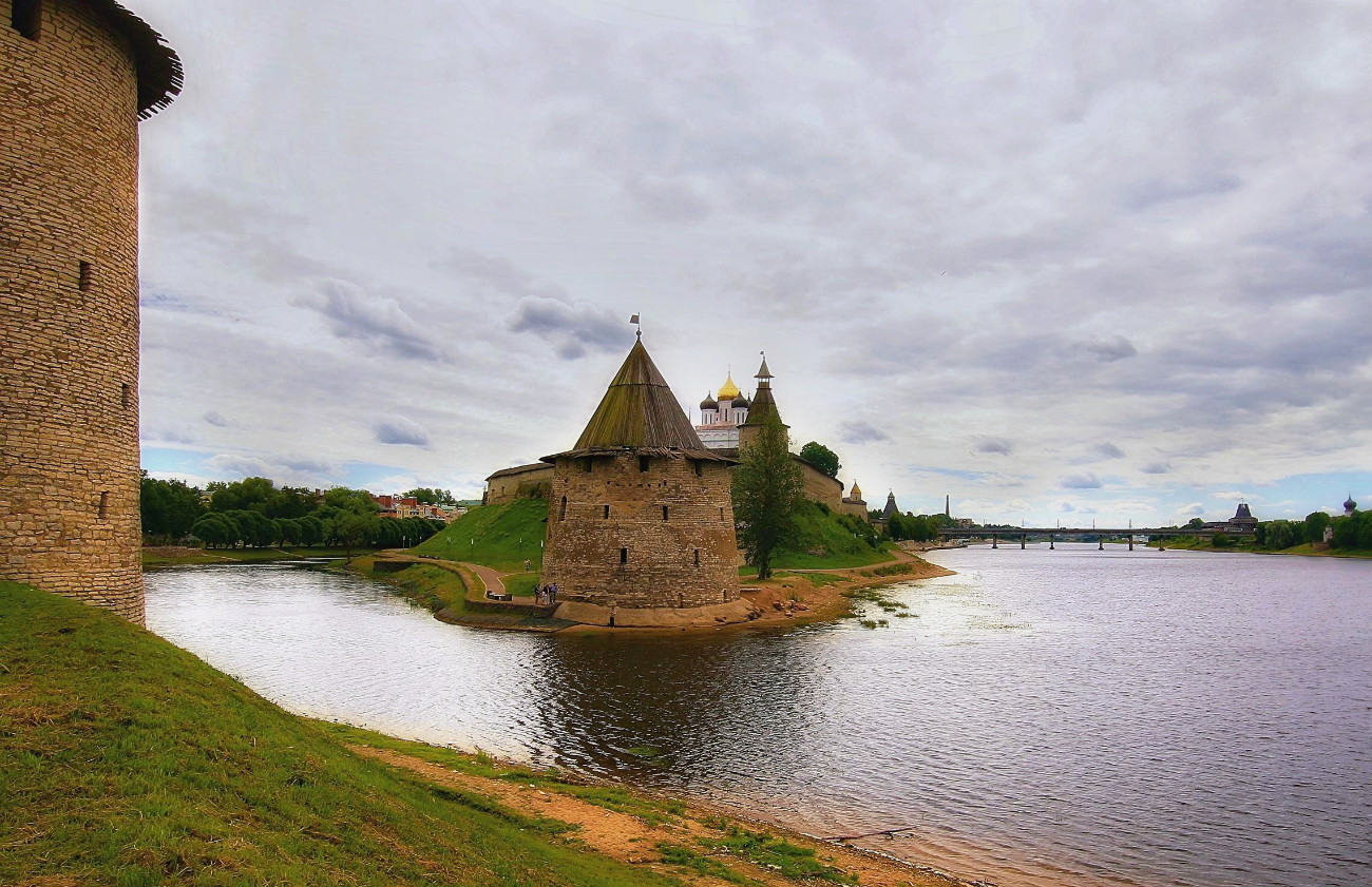 Псковский д. Псковский кром Псков. Псковский кром Псков фото. Кром ядро Псковской крепости. Псков внешний кром.