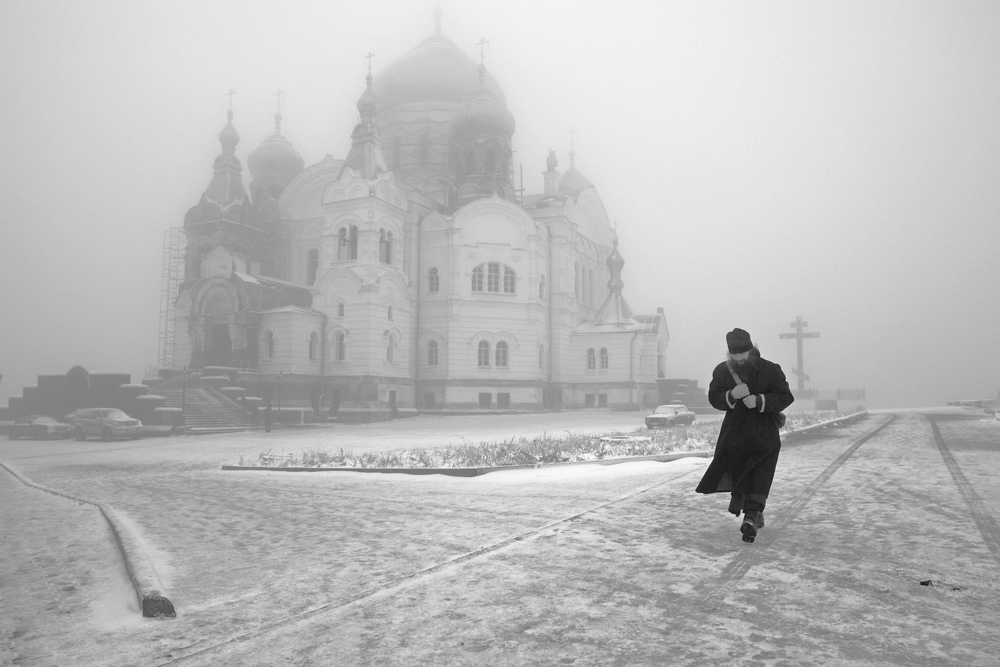 Монах на закате