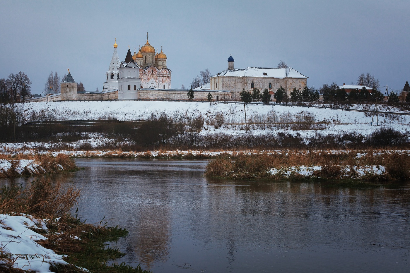 Можайский монастырь фото