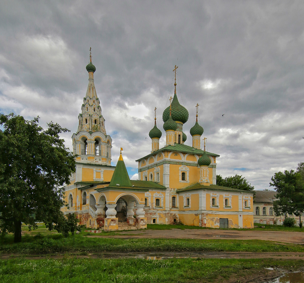 Углич церкви фото. Предтеченская Церковь в Угличе.