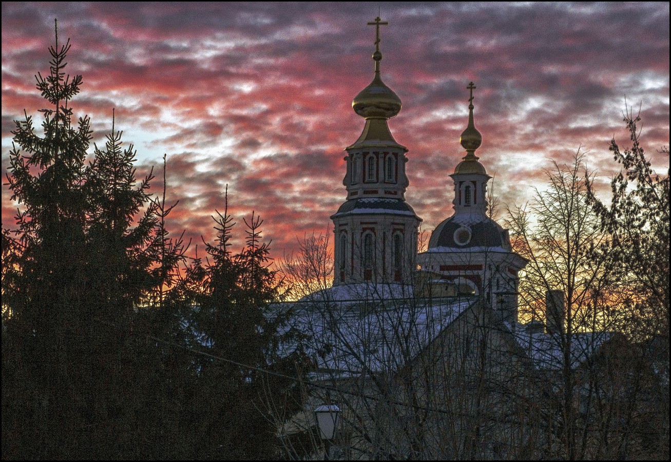 Церковь на закате