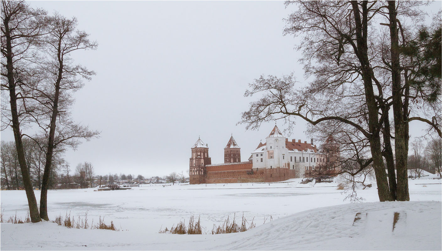 Мирский замок зима