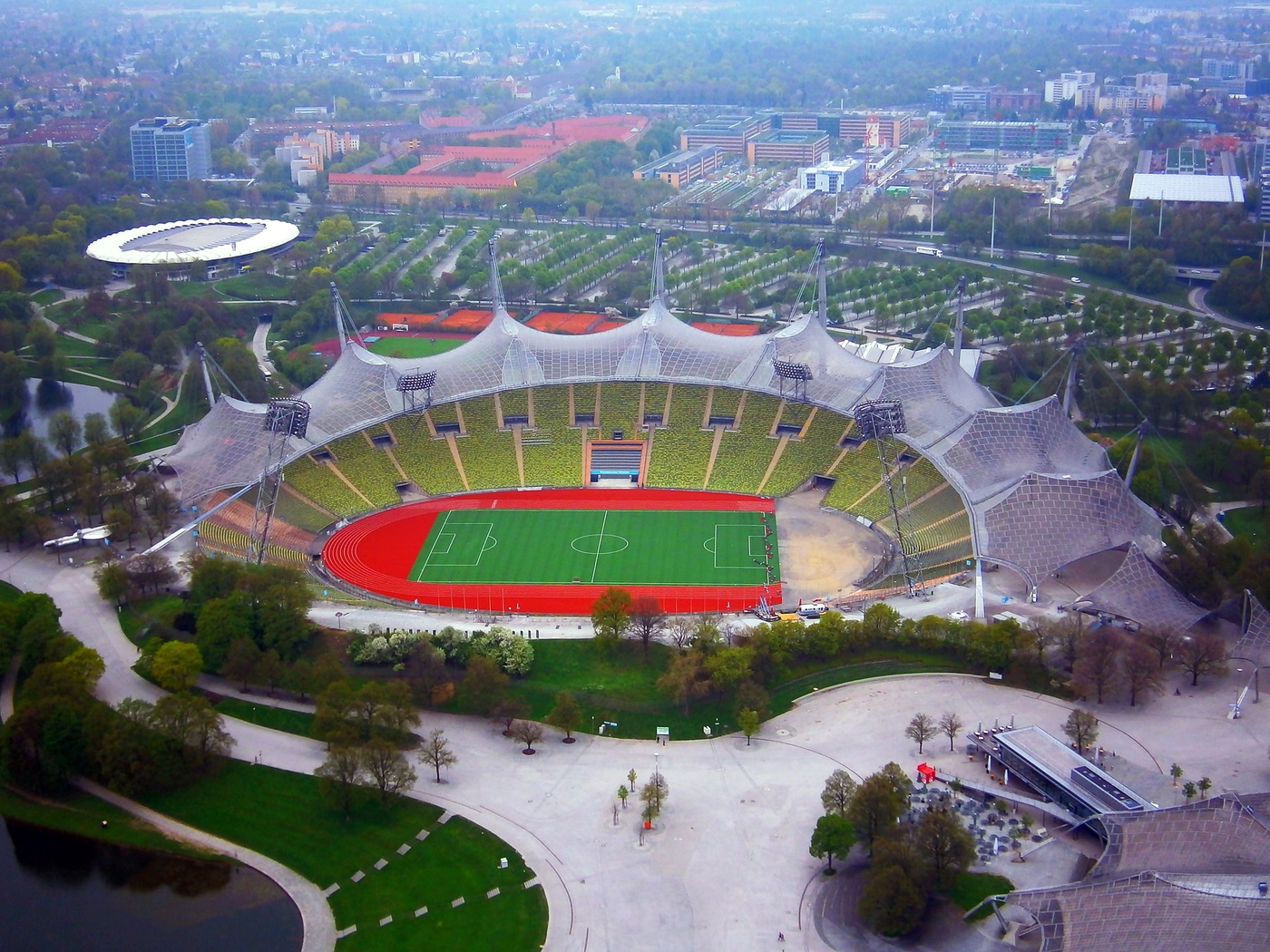 Стадионы германии. Стадион Олимпиаштадион Мюнхен. Олимпийский стадион Мюнхен 1972. Олимпия Штадиум Мюнхен. Олимпиаштадион - Мюнхен, Германия.