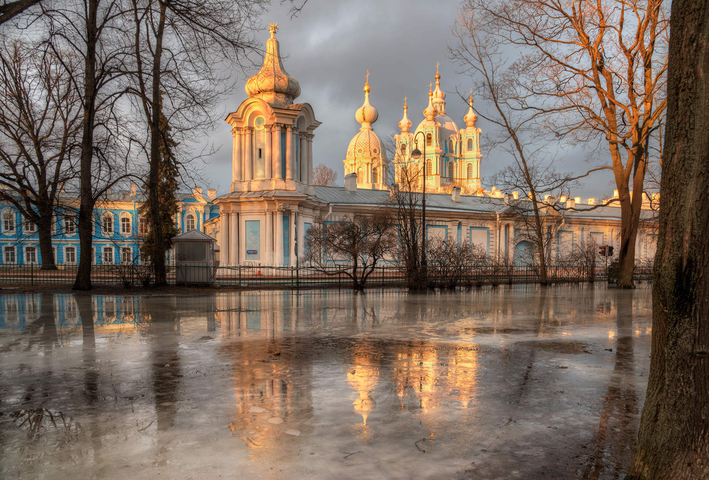 Парк Церковь весной