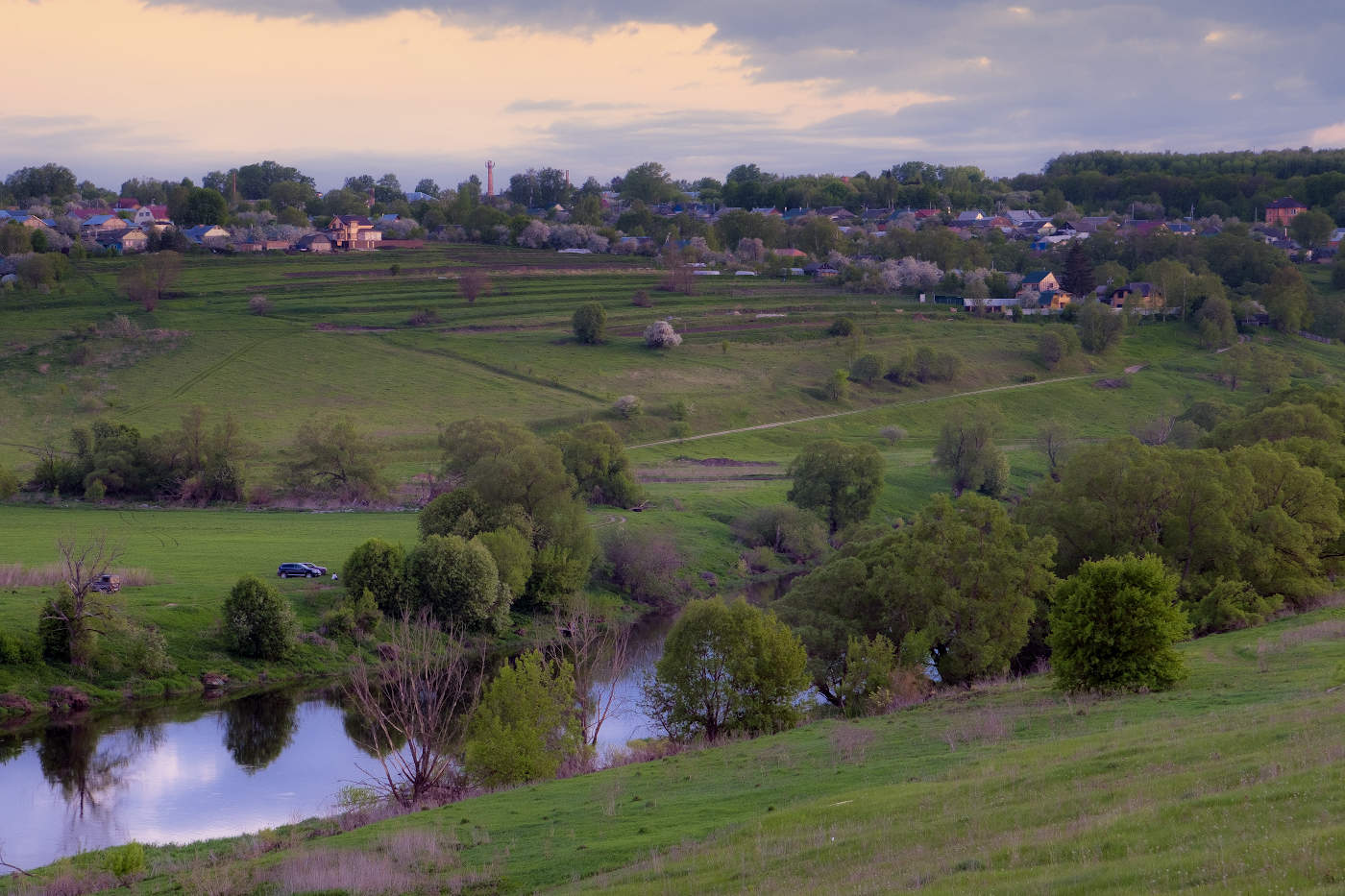 Деревня на пригорке фото