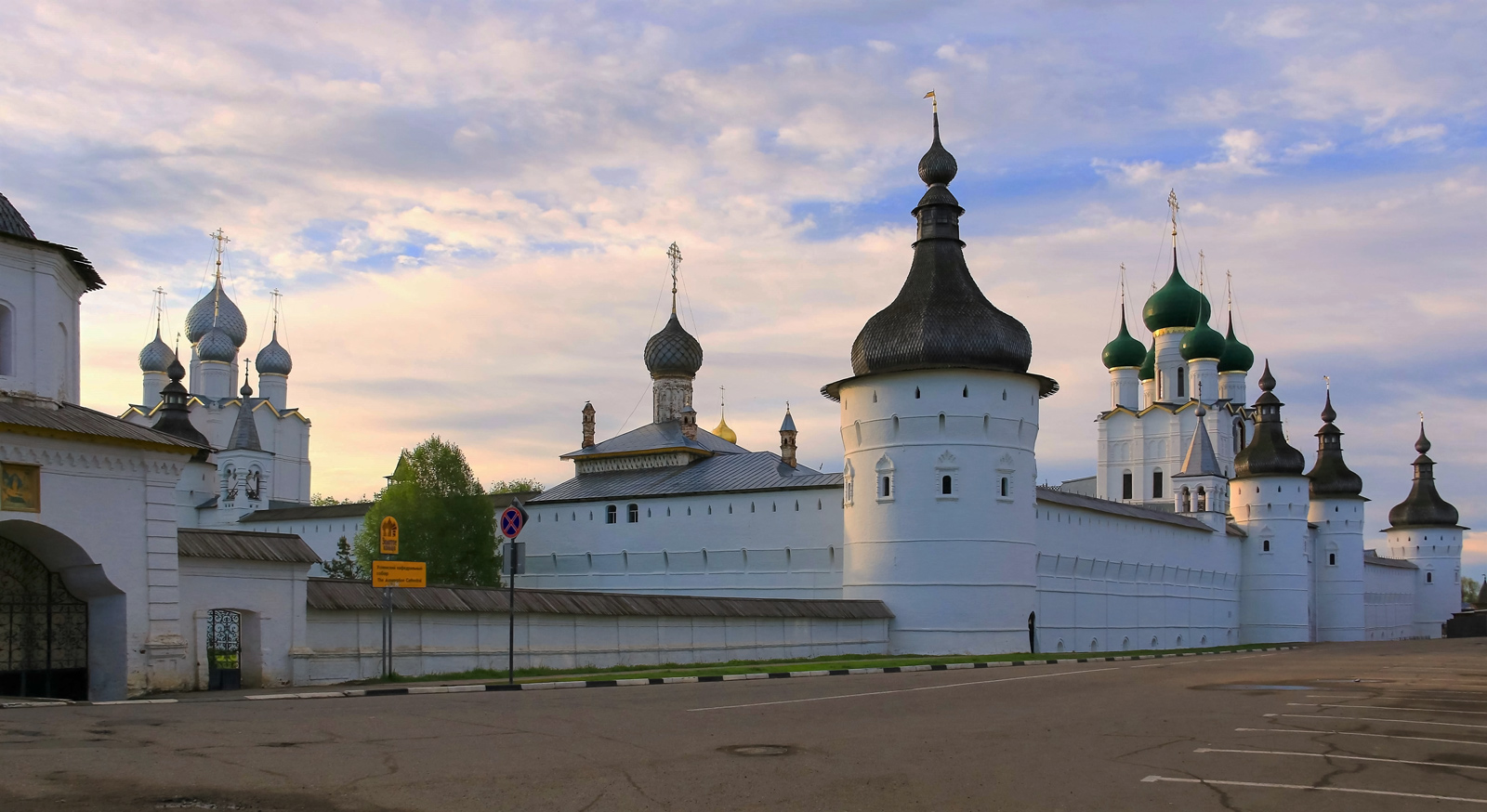 Ростовский Белокаменный Кремль