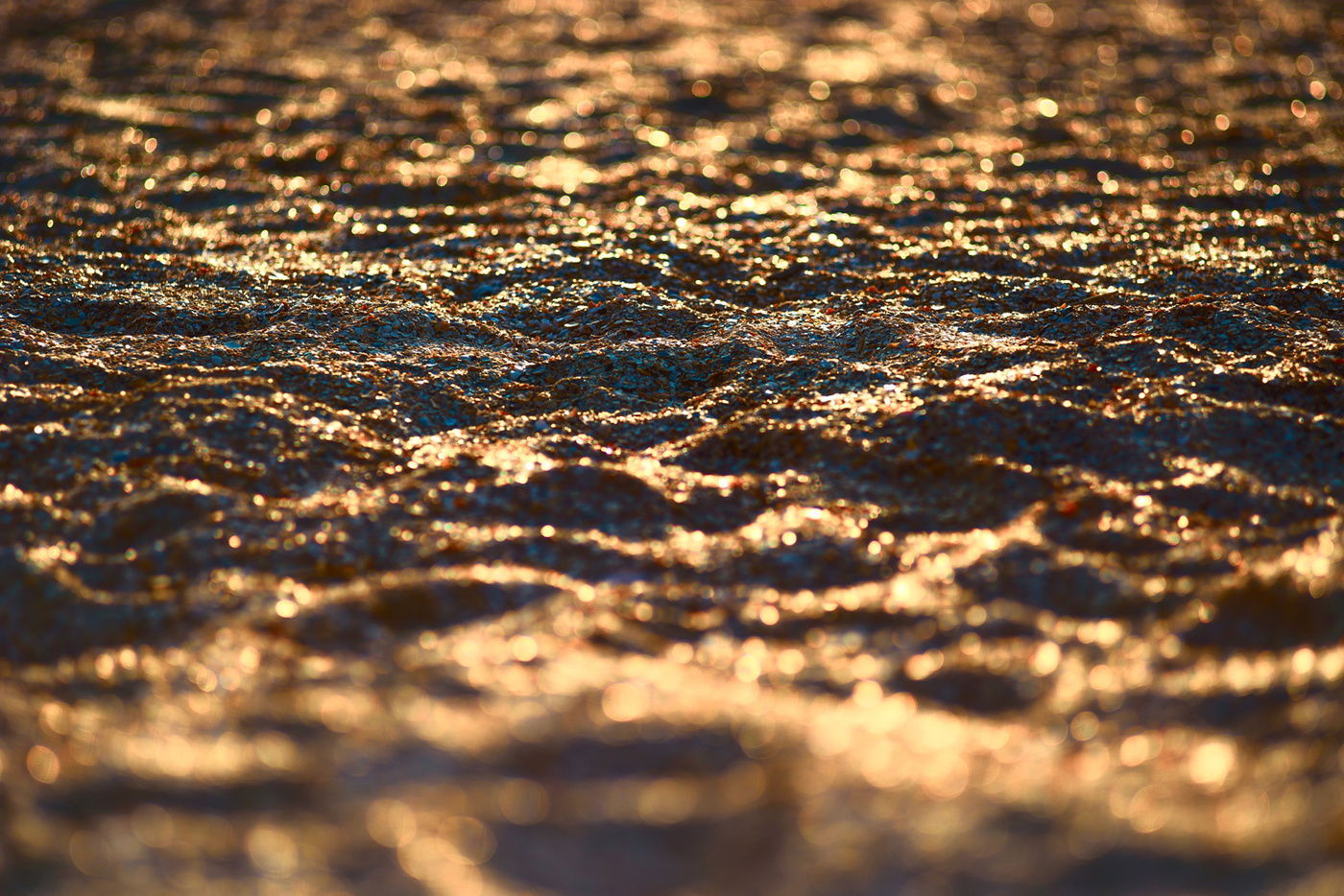 Золотой песок в реке фото