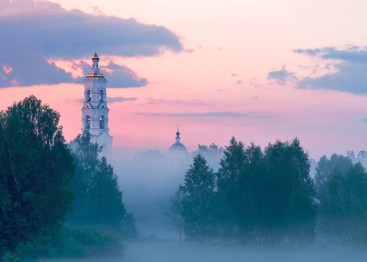 Рассвет с церкви без Туманов