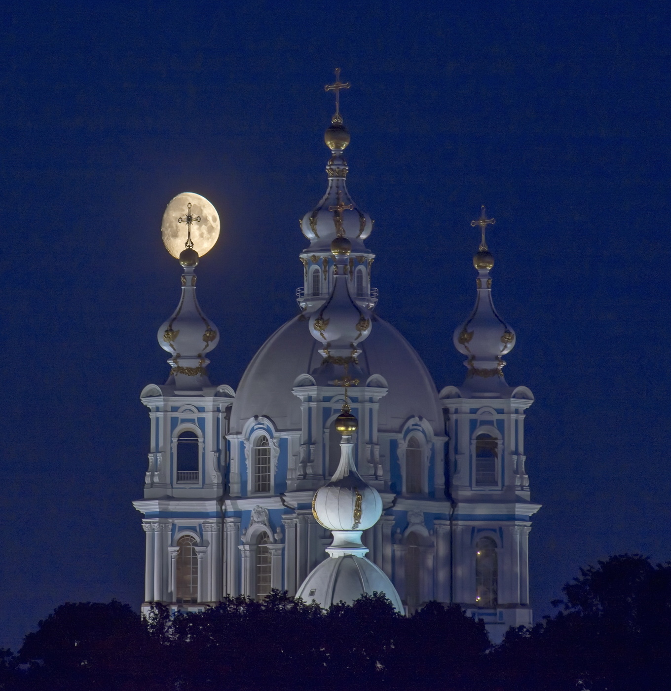 Новочеркасский собор ночью с подсветкой