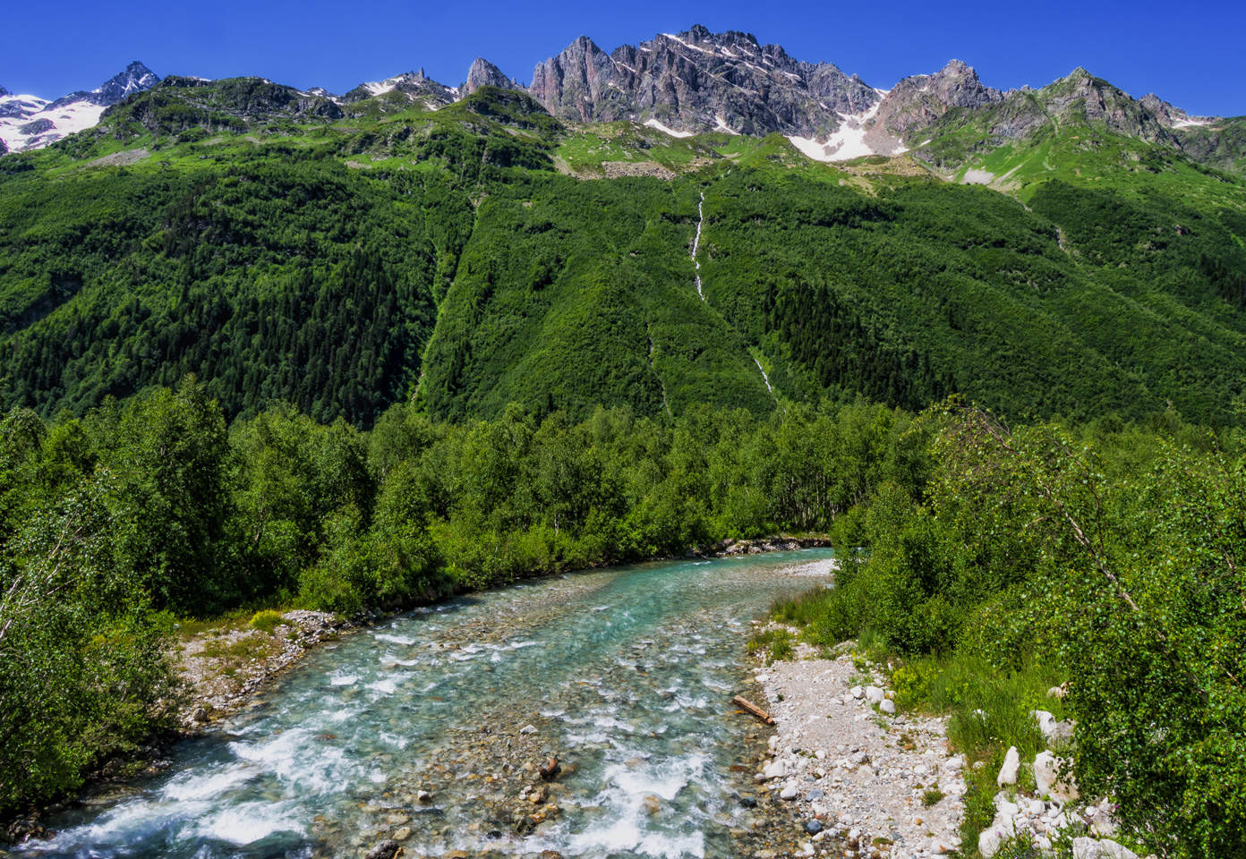 Карачаево черкесск. Карачаево-Черкесская Республика река Кубань. Река Кубань Карачаево Черкесии. КЧР Домбай. Природа Карачаево Черкесии.