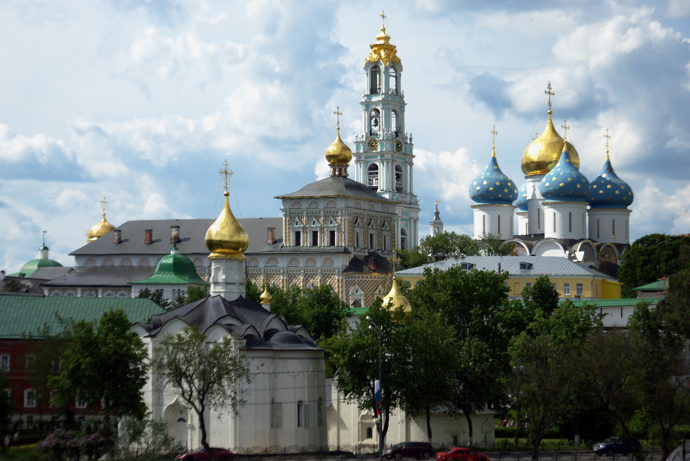 Лавра Сергиев Посад вид издалека