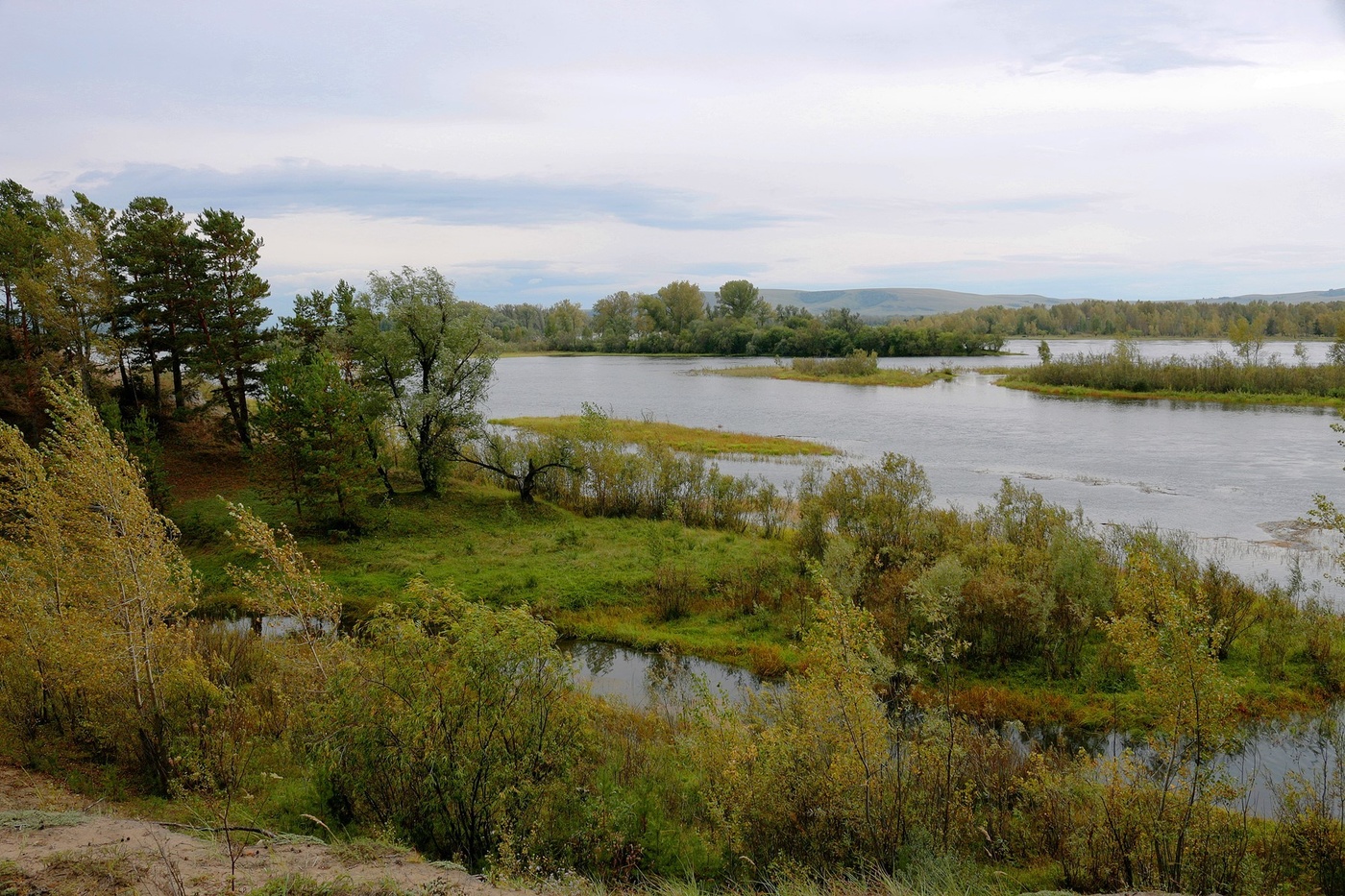 Река в разливе