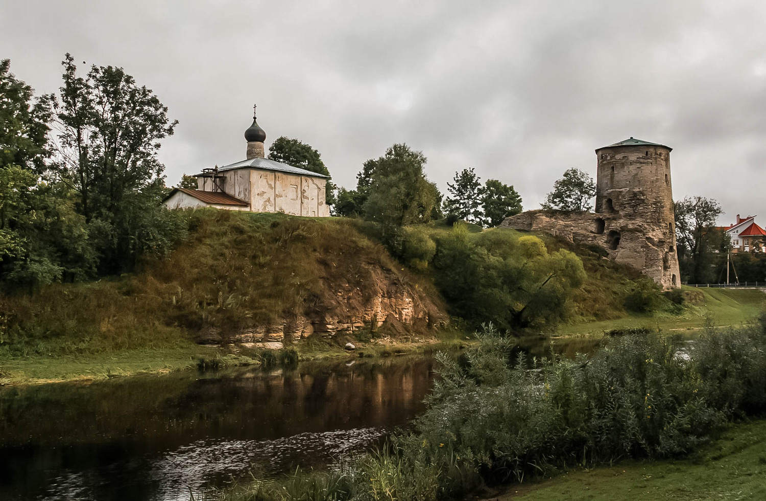 Фото гремячей башни в пскове