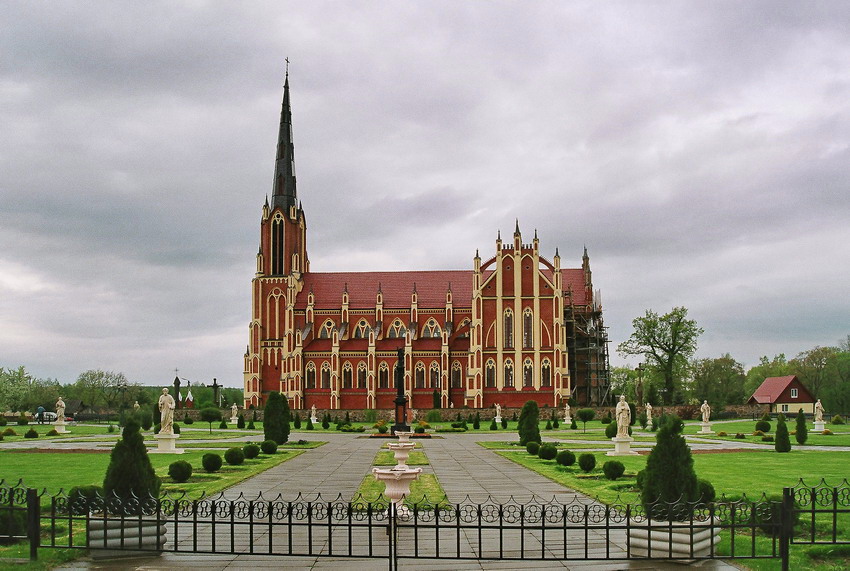 Костёл Святой Троицы, Польша