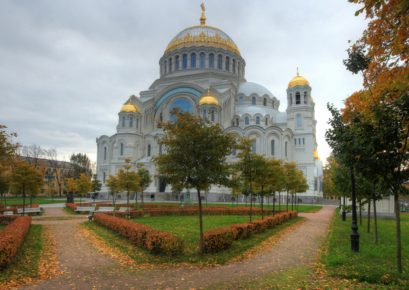 Храм в Кронштадте осень