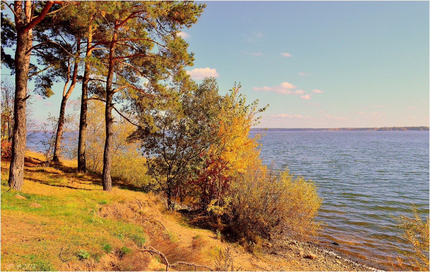 Горьковское водохранилище осенью