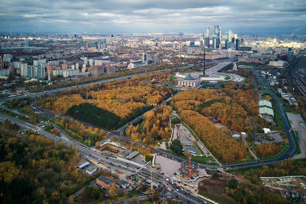 Парк на Поклонной горе в Москве