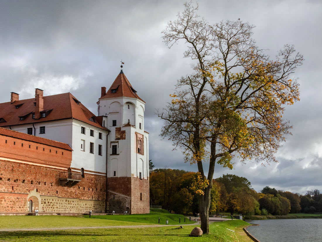 Фото мирского замка