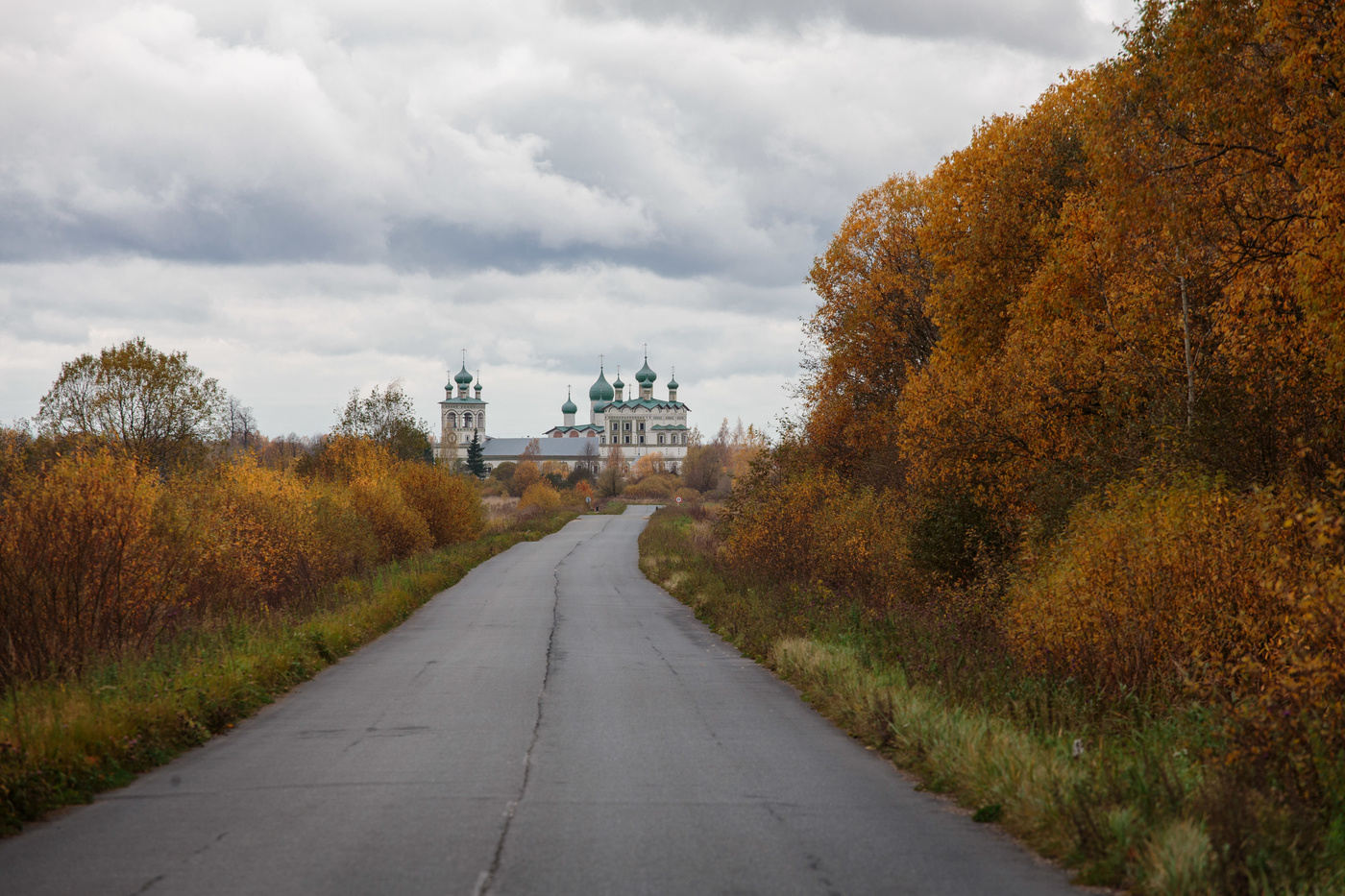 Николо Вяжищский монастырь осень