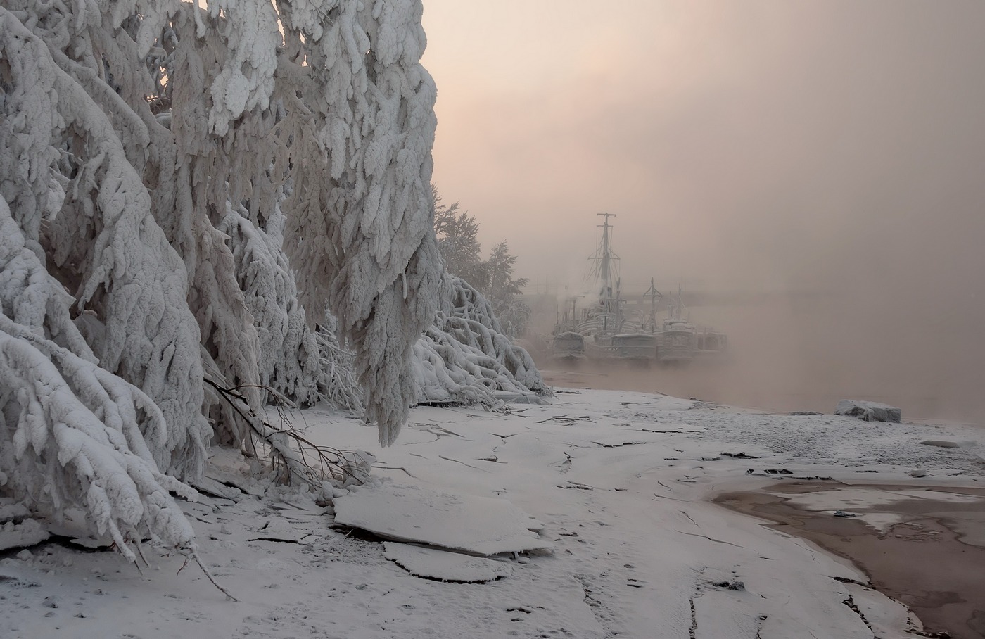 Морозное берег