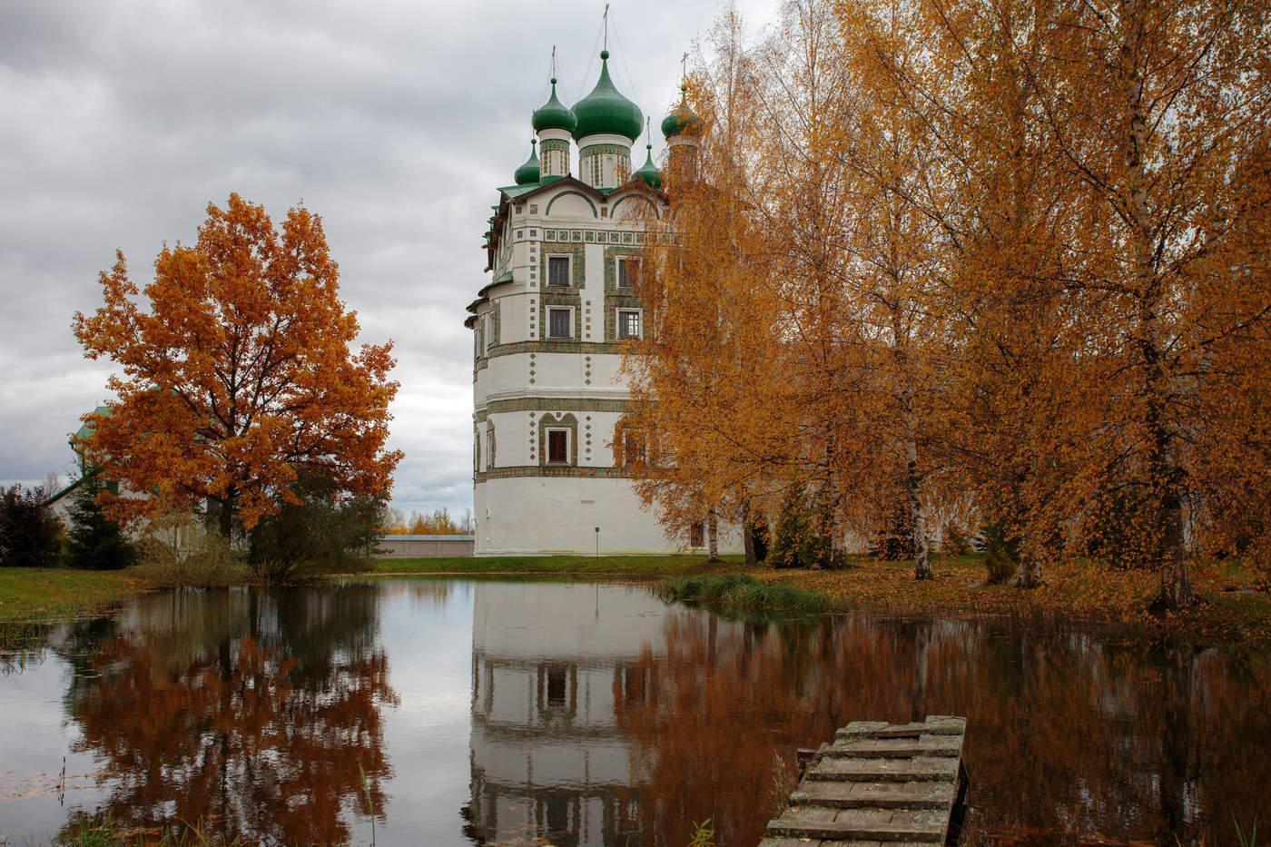 Николо-Вяжищский монастырь осень
