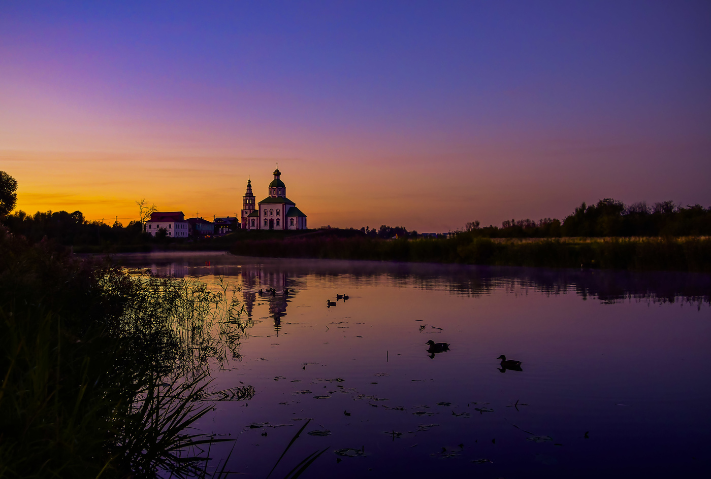 Суздаль Воскресенская Церковь закат вид с реки